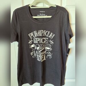 NWT Torrid Size 1 Charcoal Graphic Tee - Pumpkin Spice Motif
